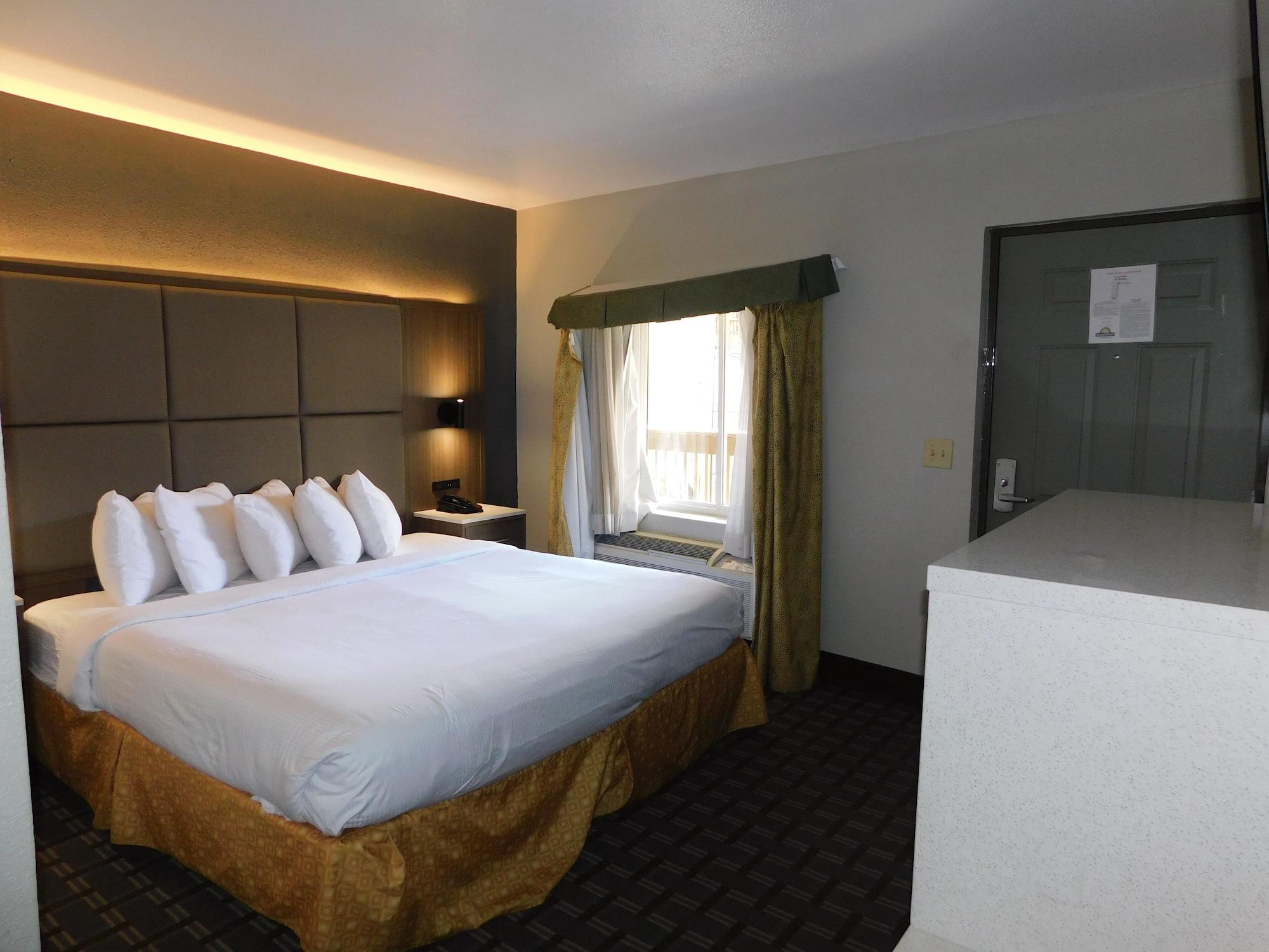 Days Inn & Suites By Wyndham Downtown Gatlinburg Parkway Экстерьер фото