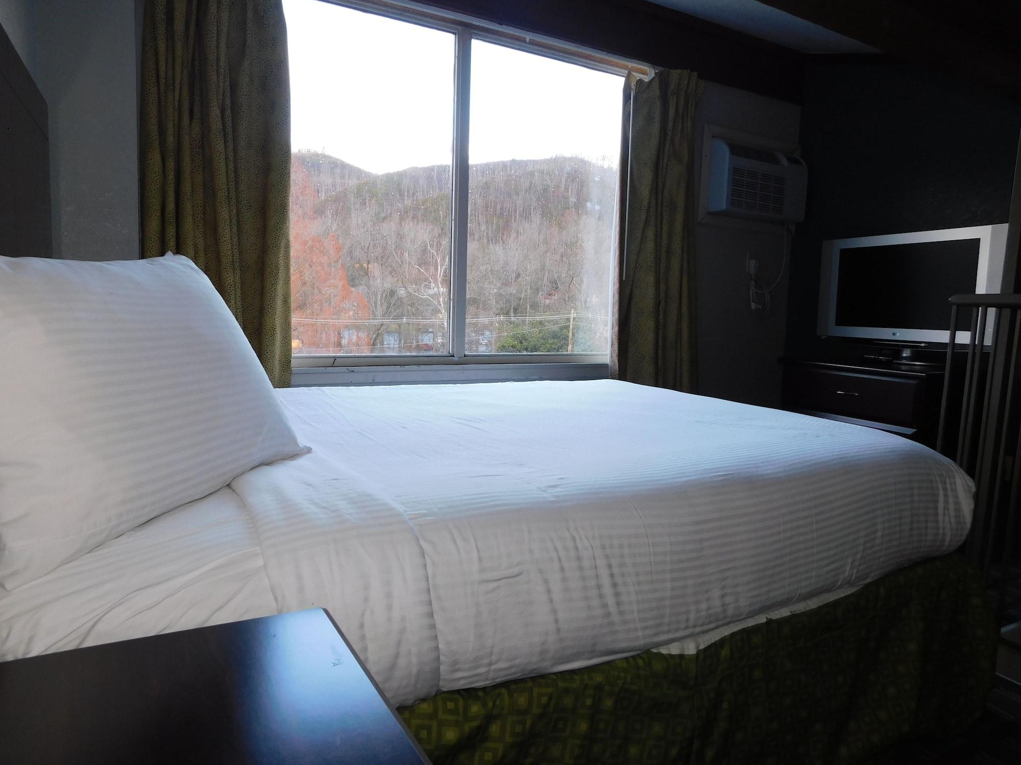 Days Inn & Suites By Wyndham Downtown Gatlinburg Parkway Экстерьер фото