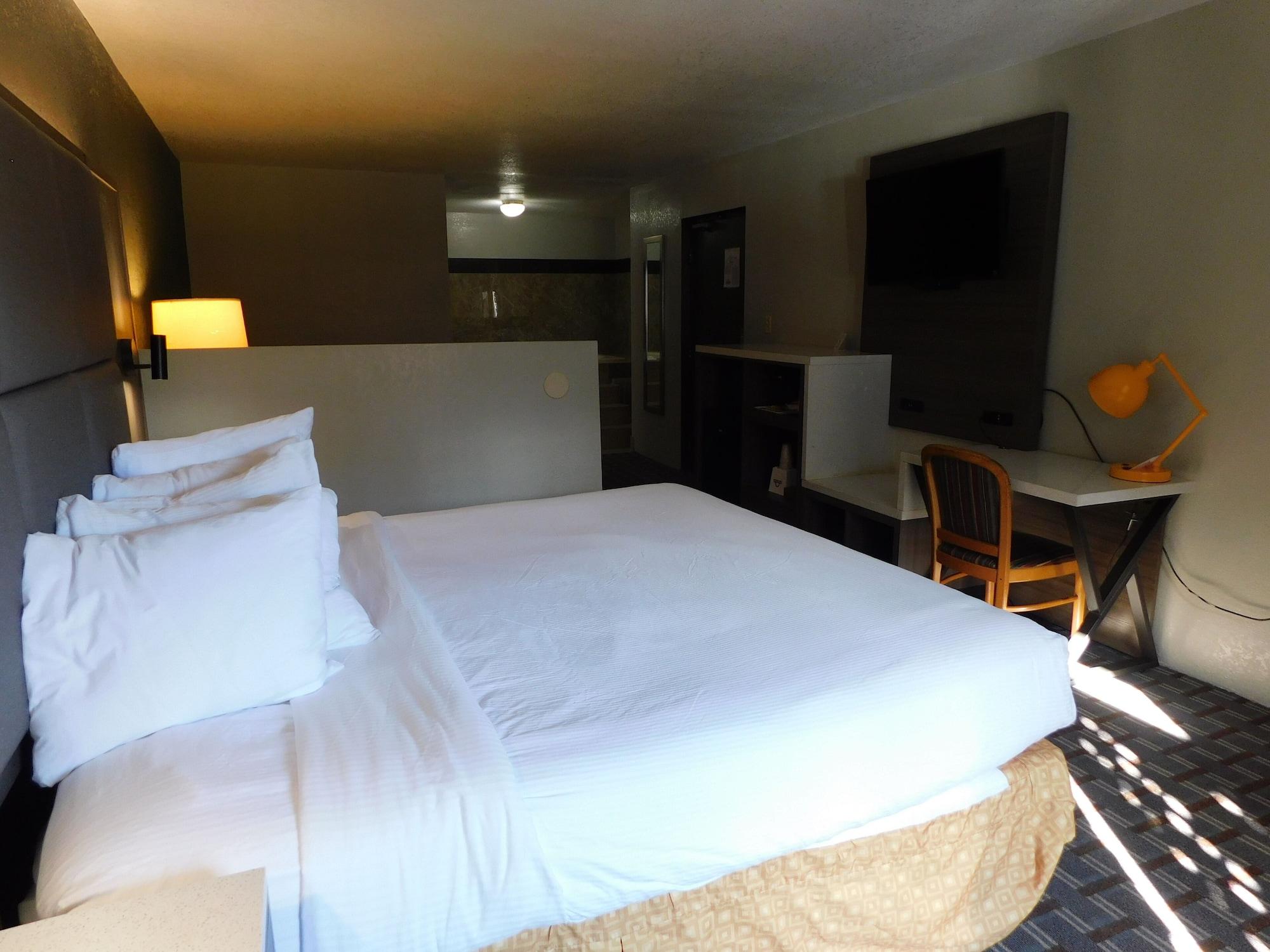 Days Inn & Suites By Wyndham Downtown Gatlinburg Parkway Экстерьер фото