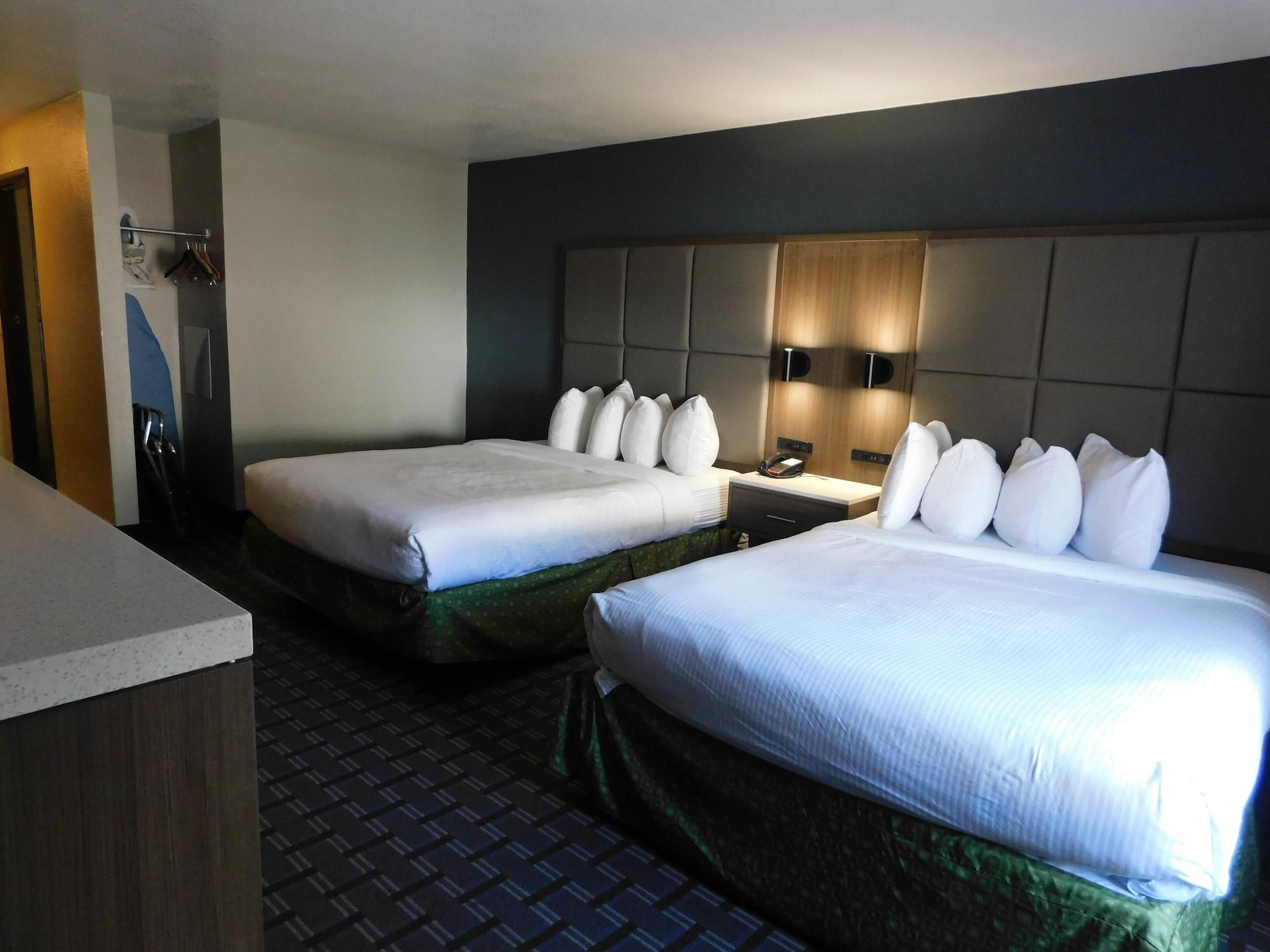 Days Inn & Suites By Wyndham Downtown Gatlinburg Parkway Экстерьер фото