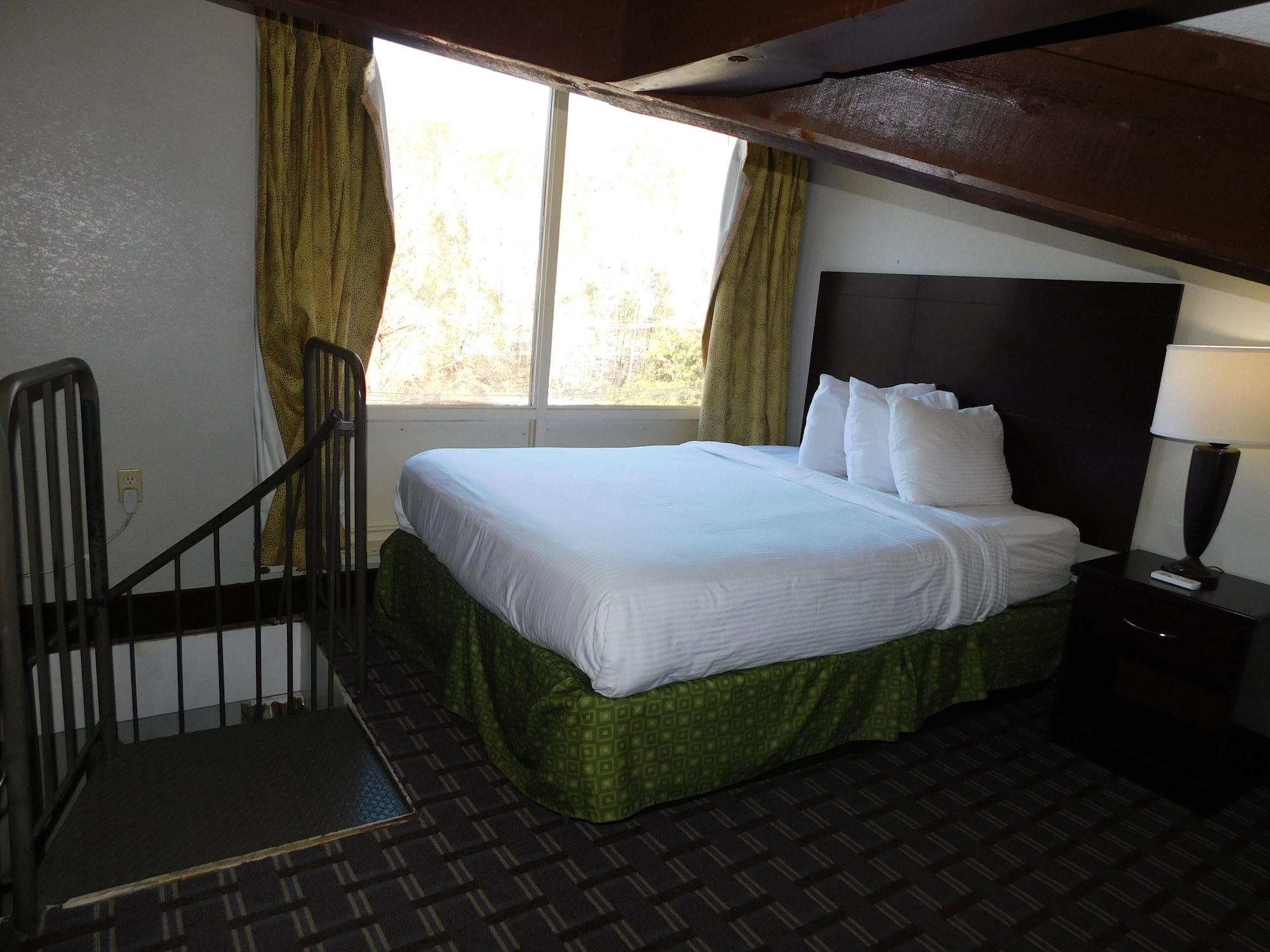 Days Inn & Suites By Wyndham Downtown Gatlinburg Parkway Экстерьер фото