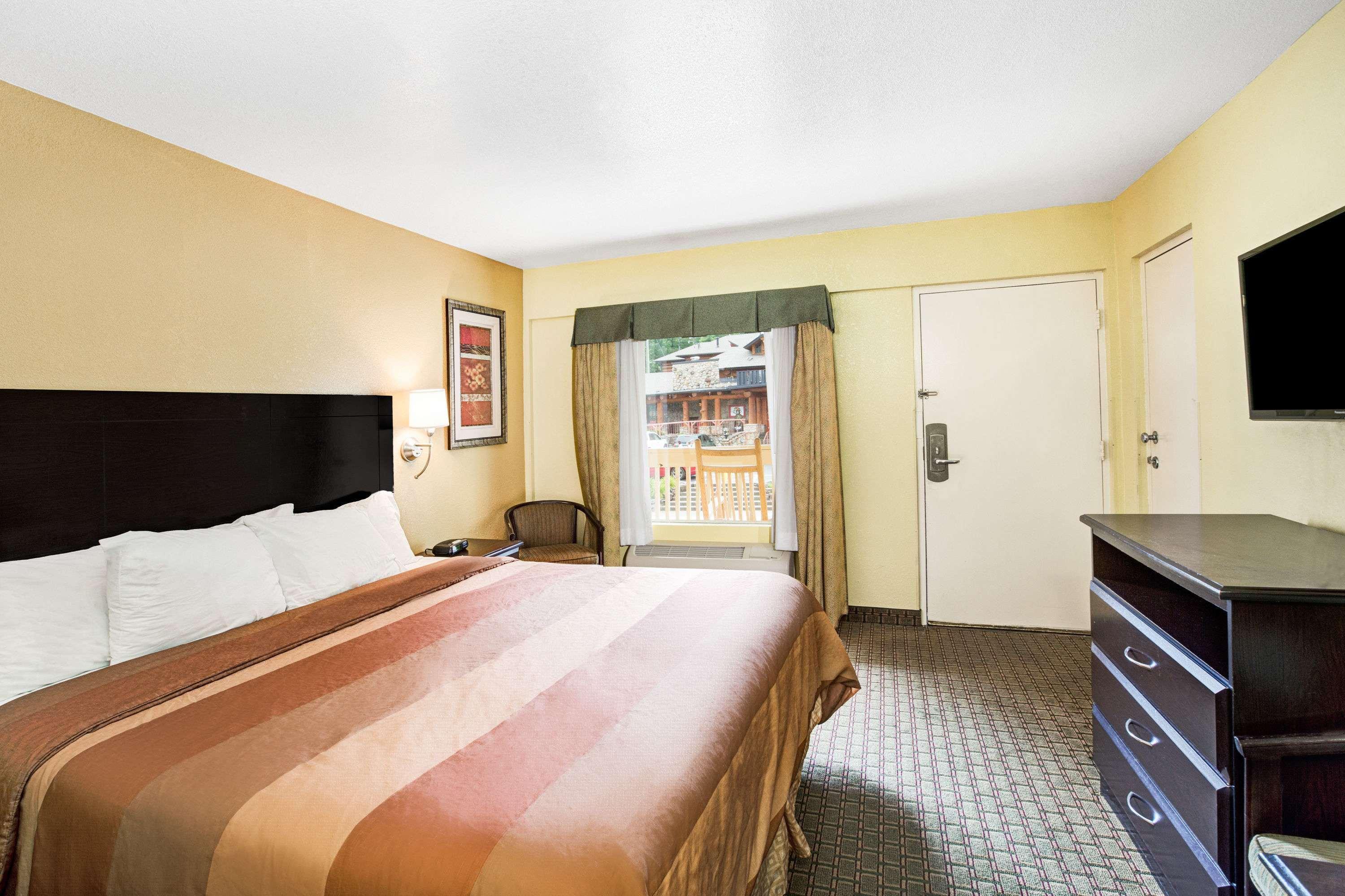 Days Inn & Suites By Wyndham Downtown Gatlinburg Parkway Экстерьер фото