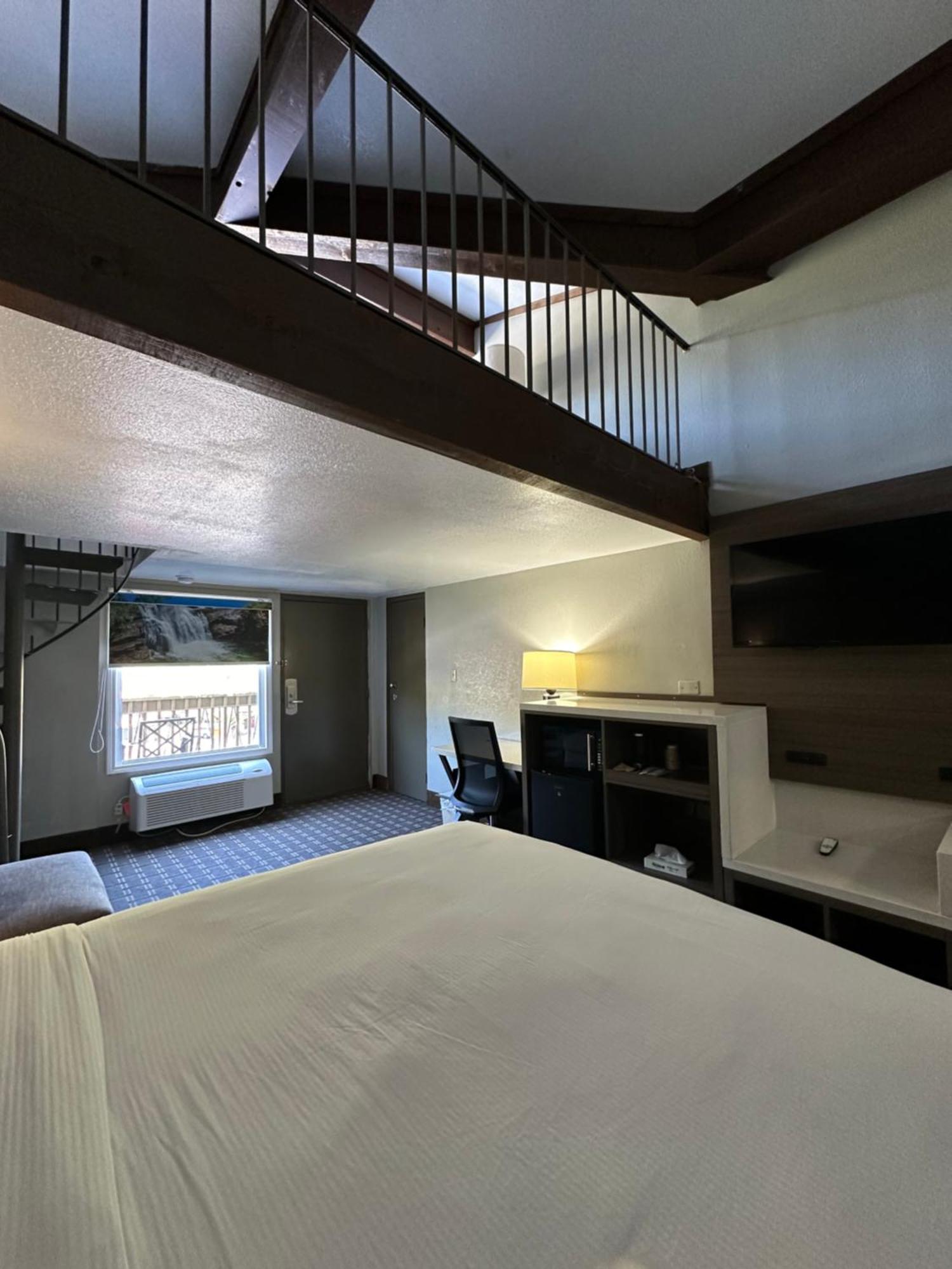 Days Inn & Suites By Wyndham Downtown Gatlinburg Parkway Экстерьер фото